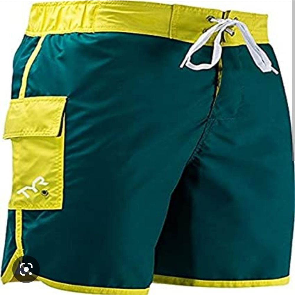 TYR Men's Bulldog Boardshort size large NWOT